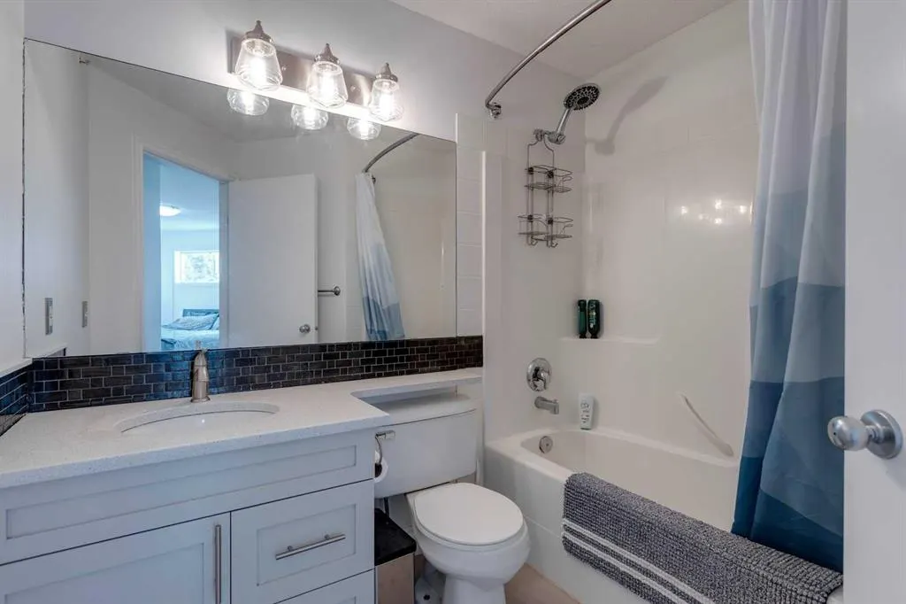 2040 35 Avenue SW, #3