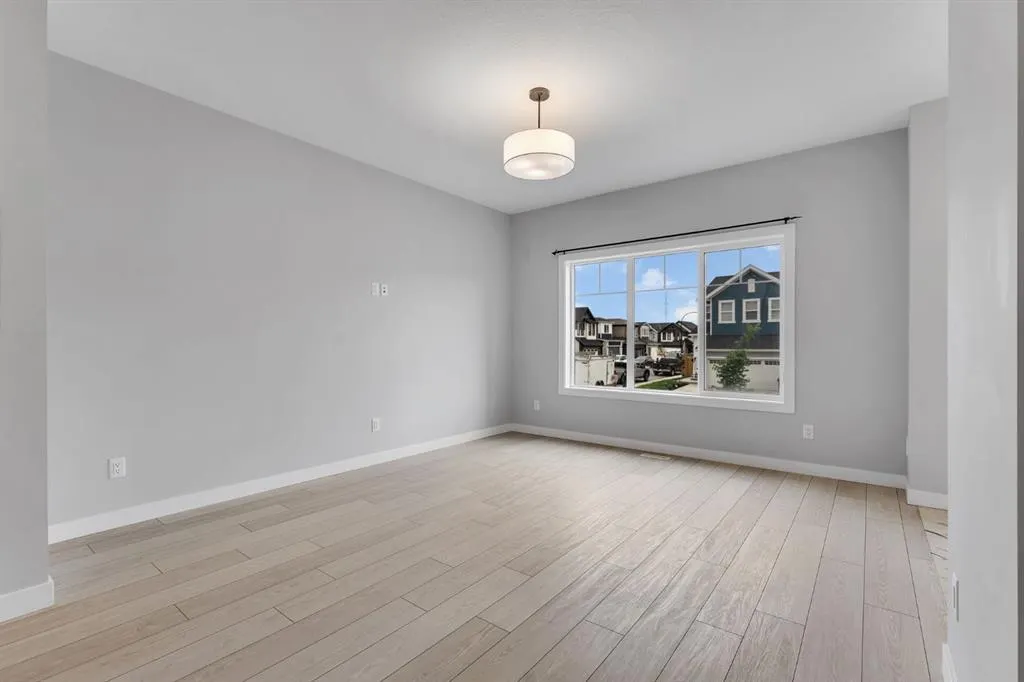 372 Carringvue Place NW