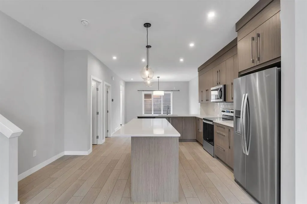 372 Carringvue Place NW