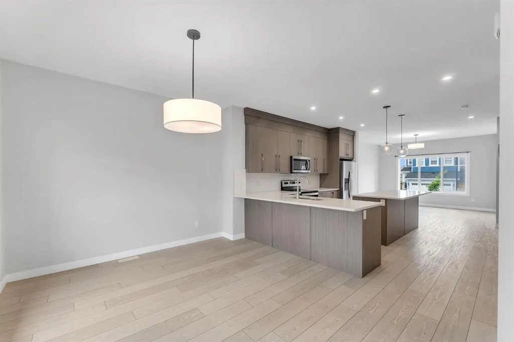 372 Carringvue Place NW