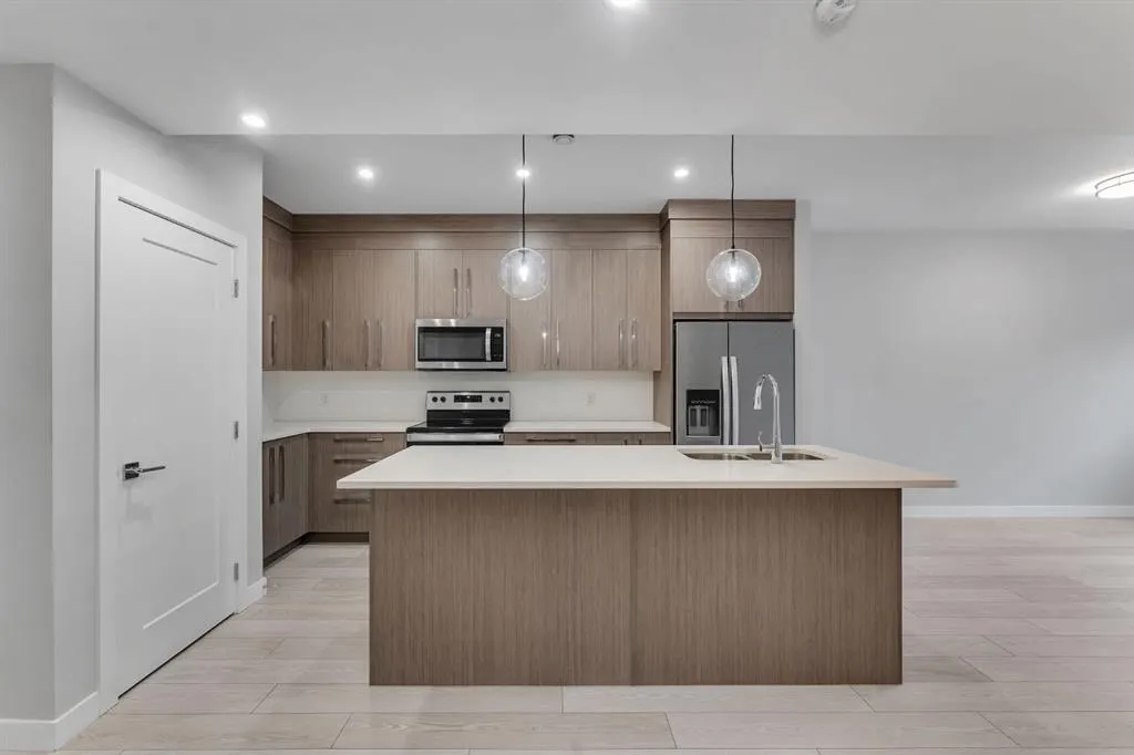 372 Carringvue Place NW