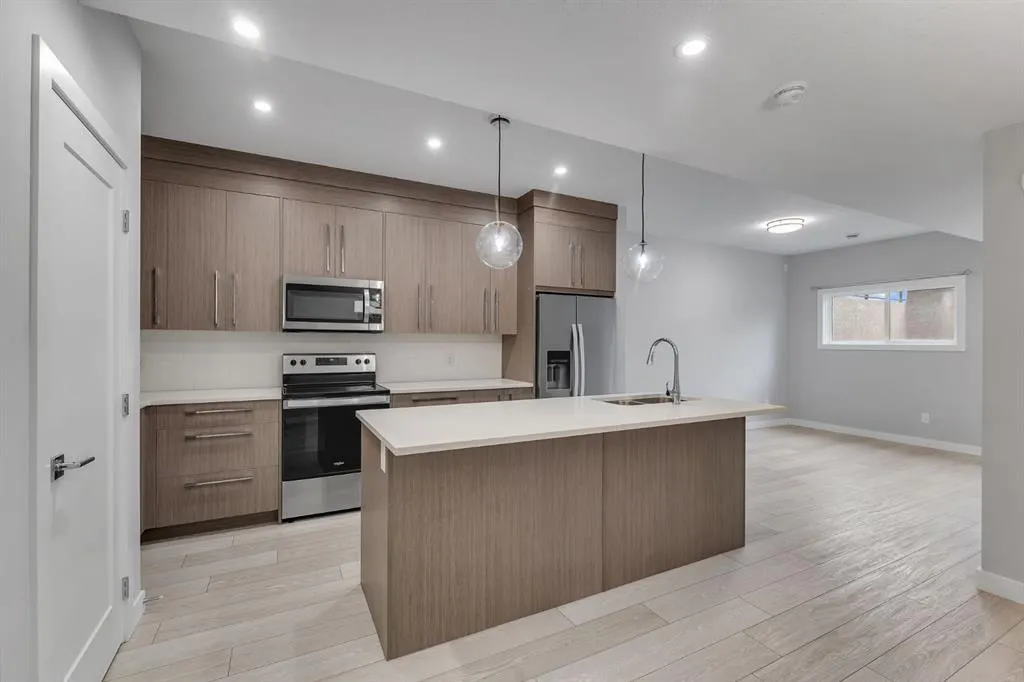 372 Carringvue Place NW