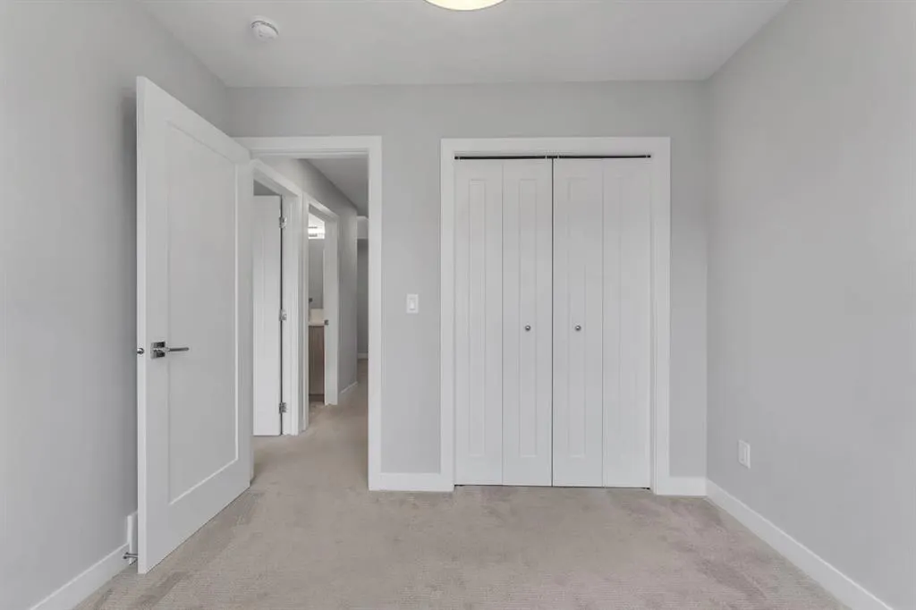 372 Carringvue Place NW