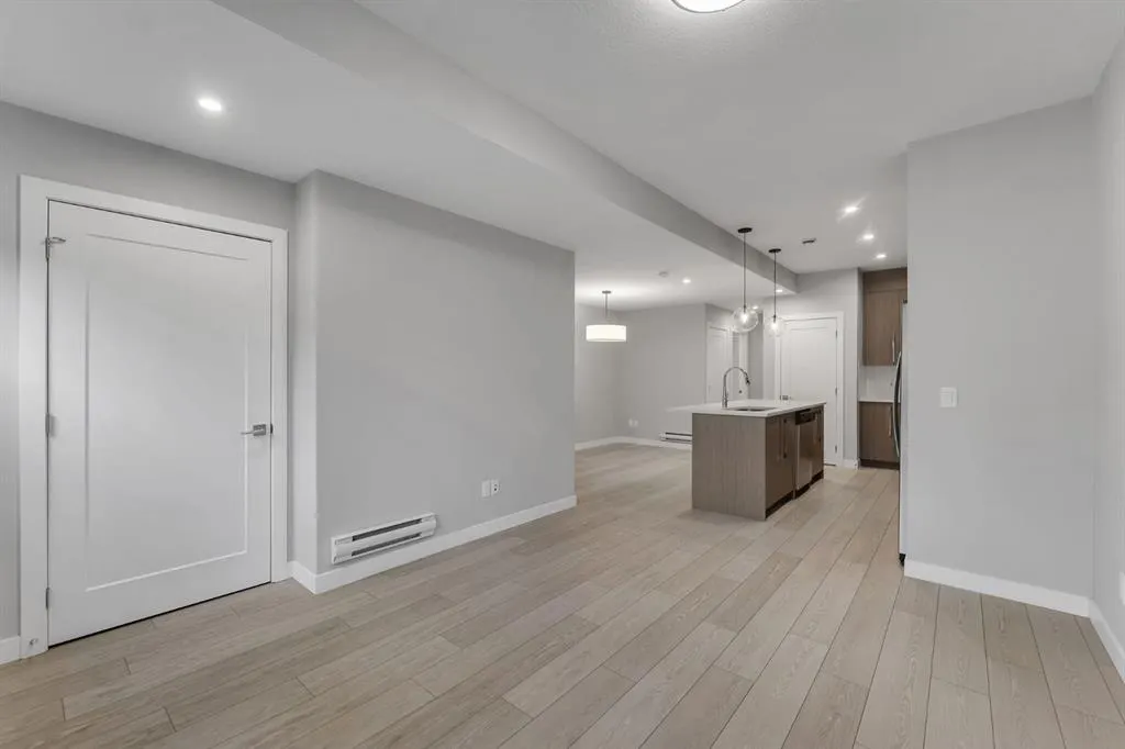 372 Carringvue Place NW