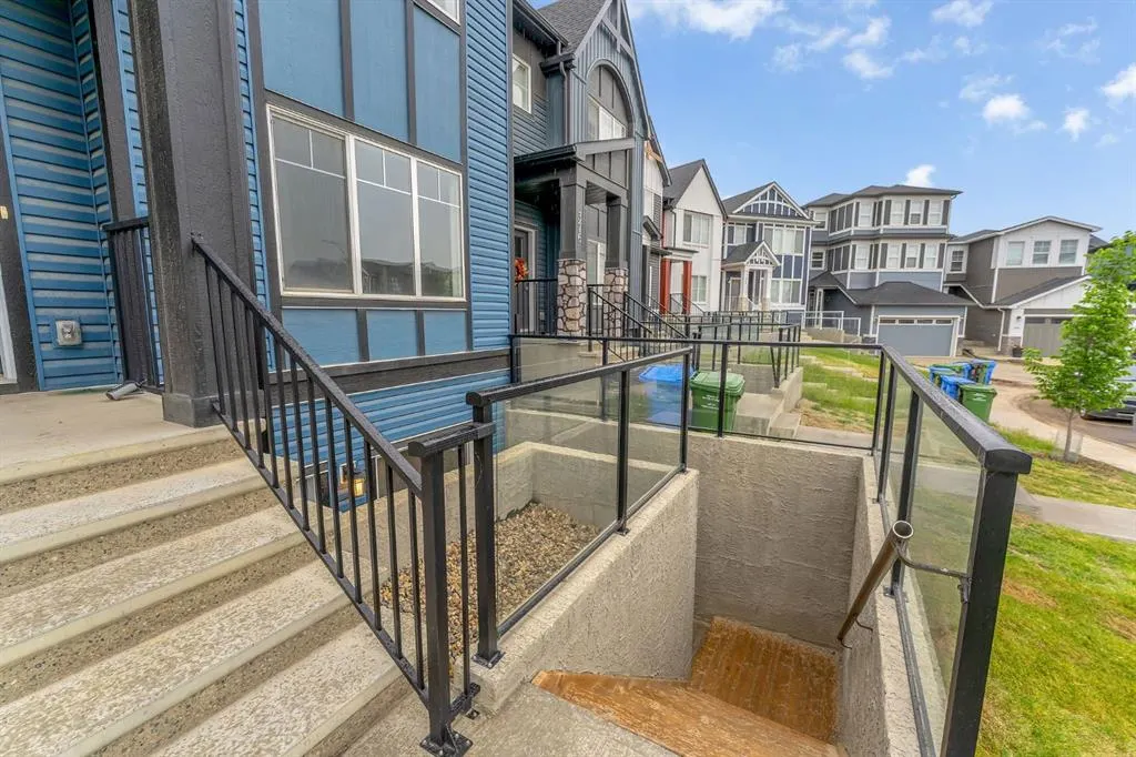 372 Carringvue Place NW