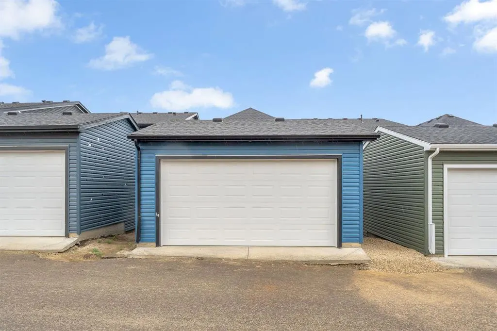 372 Carringvue Place NW
