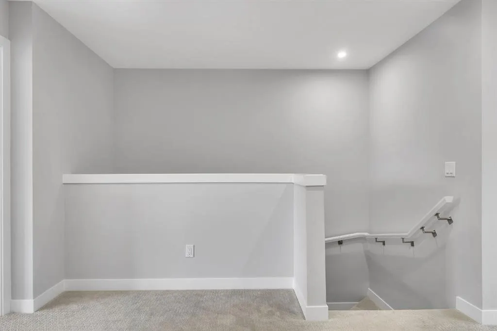 372 Carringvue Place NW