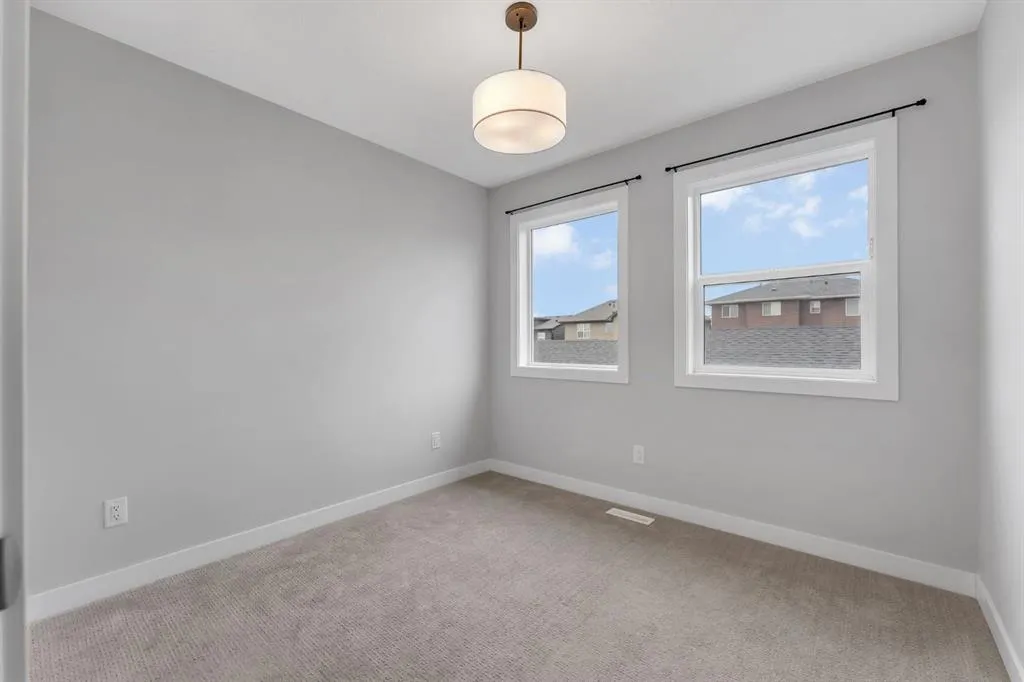 372 Carringvue Place NW
