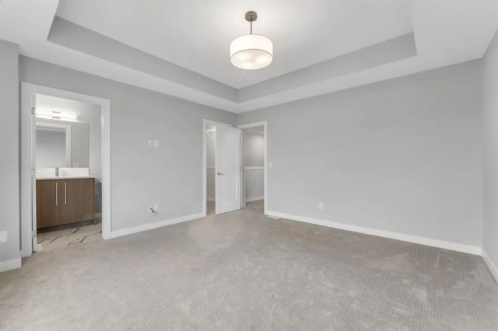 372 Carringvue Place NW