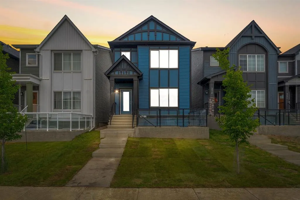 372 Carringvue Place NW