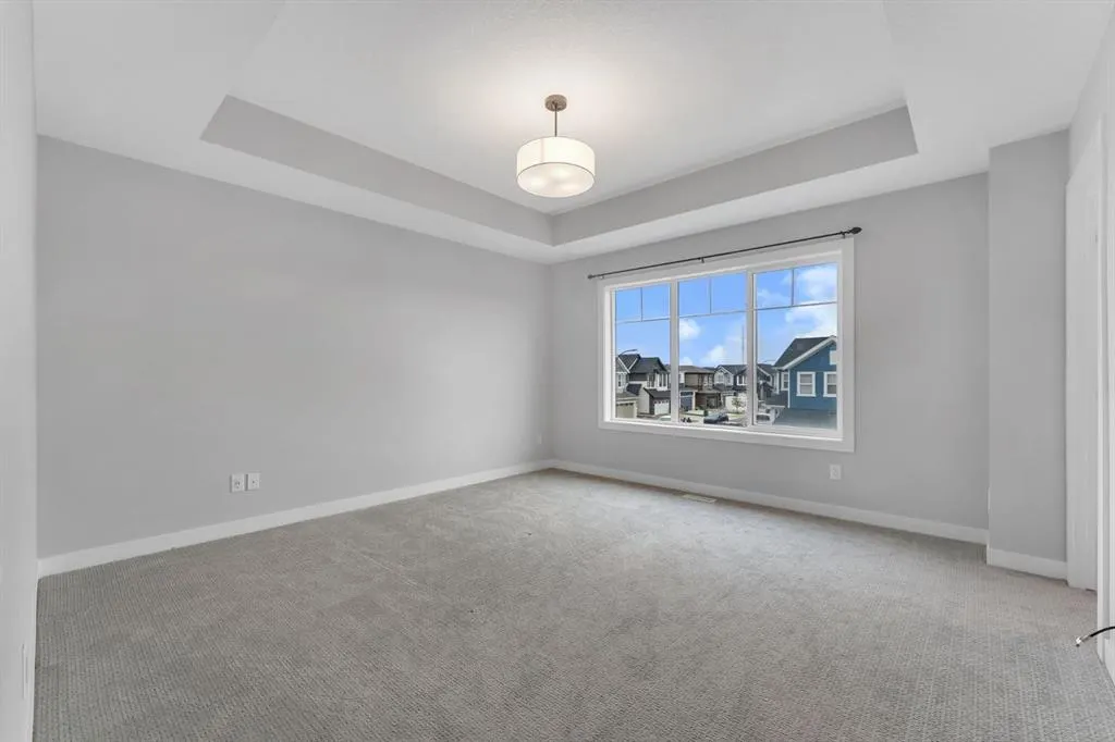 372 Carringvue Place NW