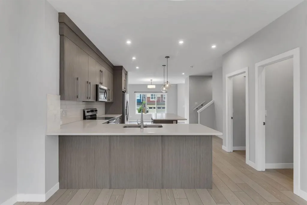 372 Carringvue Place NW