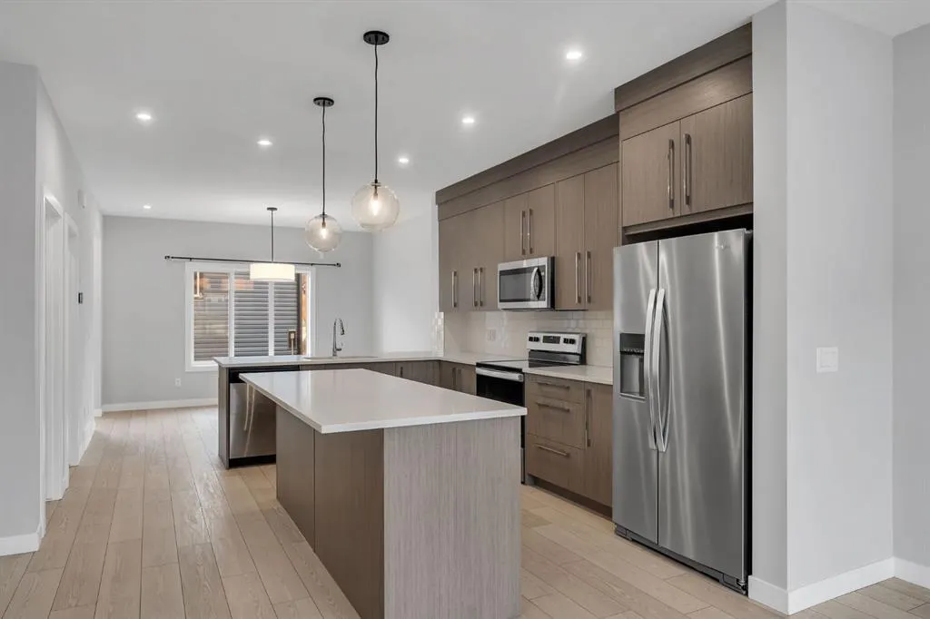 372 Carringvue Place NW