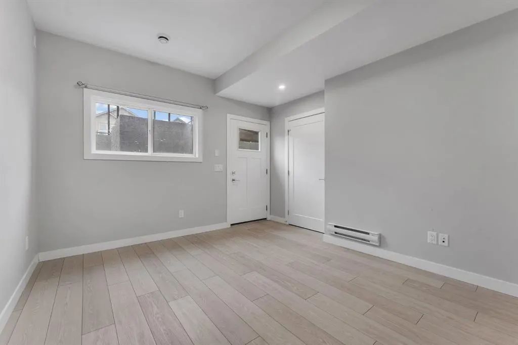 372 Carringvue Place NW