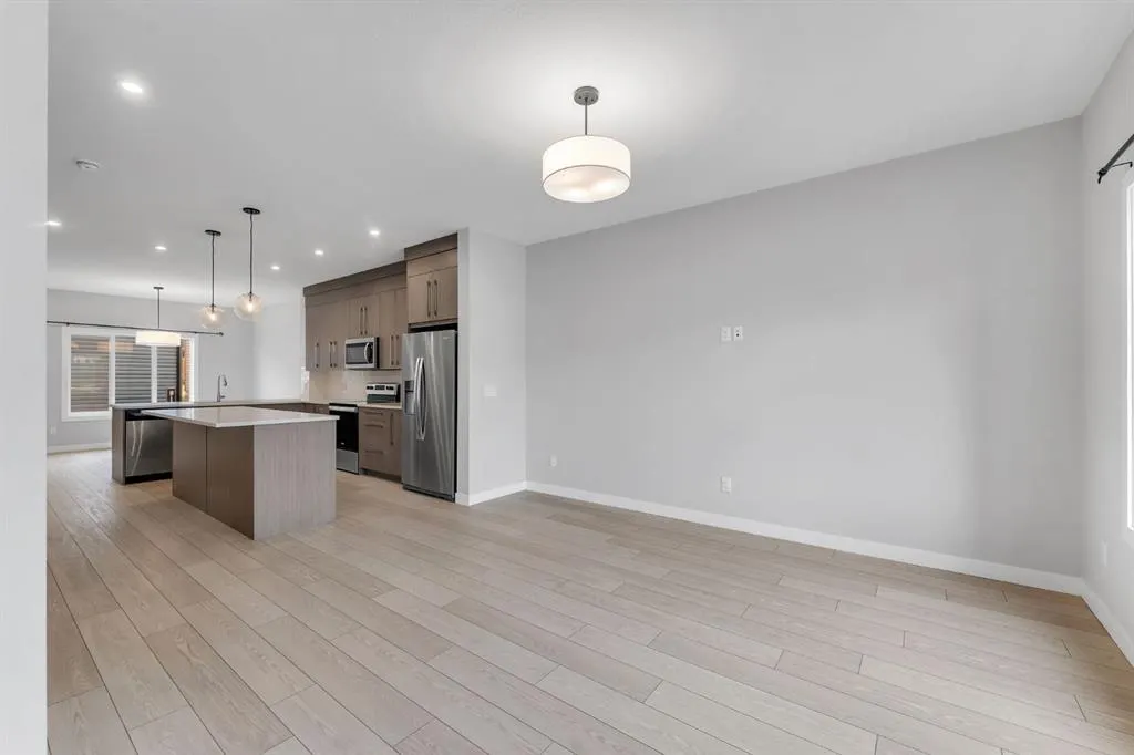 372 Carringvue Place NW