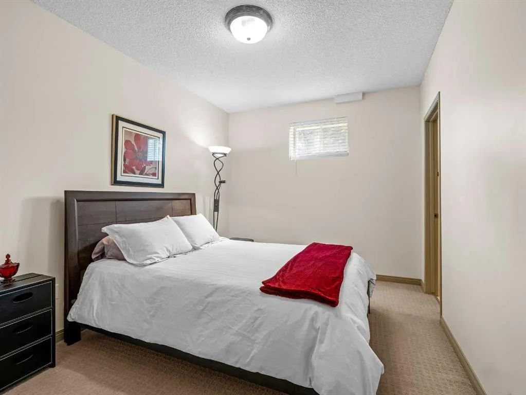 146 Edgeview Road NW
