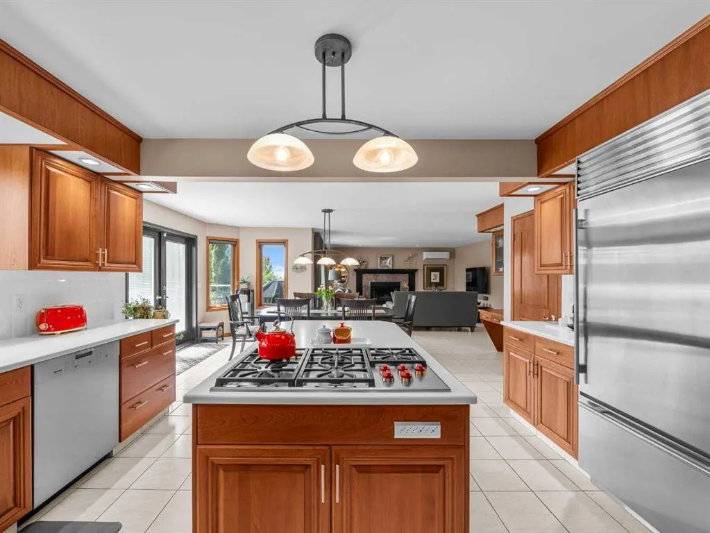 146 Edgeview Road NW