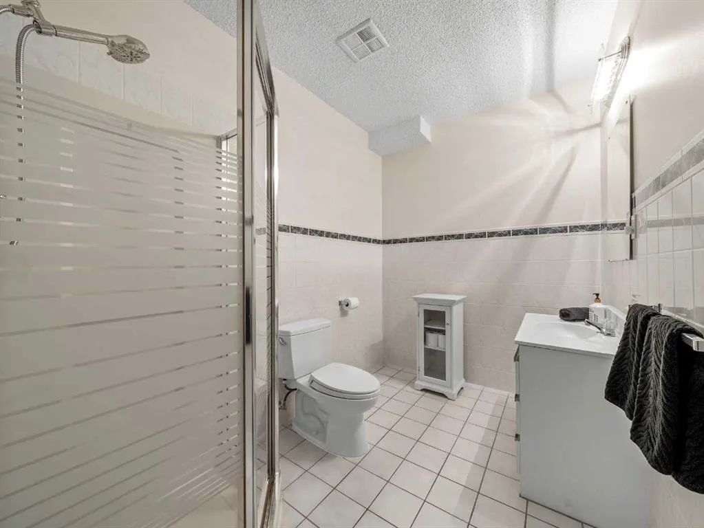 146 Edgeview Road NW