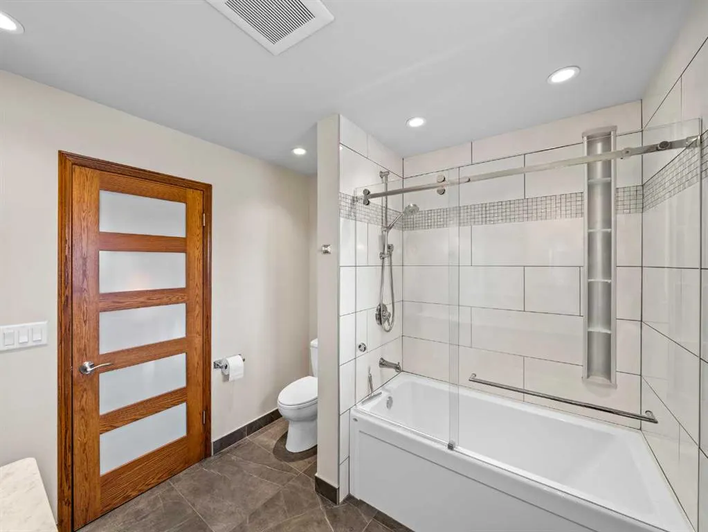 146 Edgeview Road NW