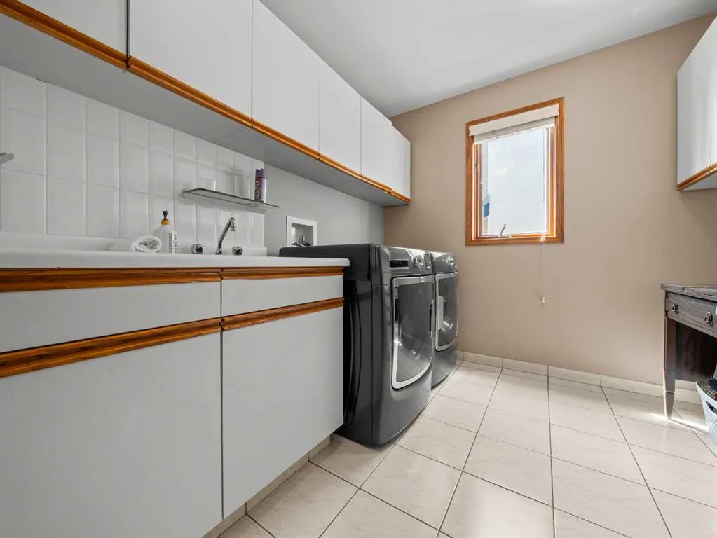 146 Edgeview Road NW