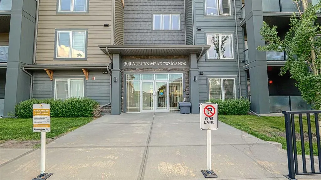 300 Auburn Meadows Manor SE, #403