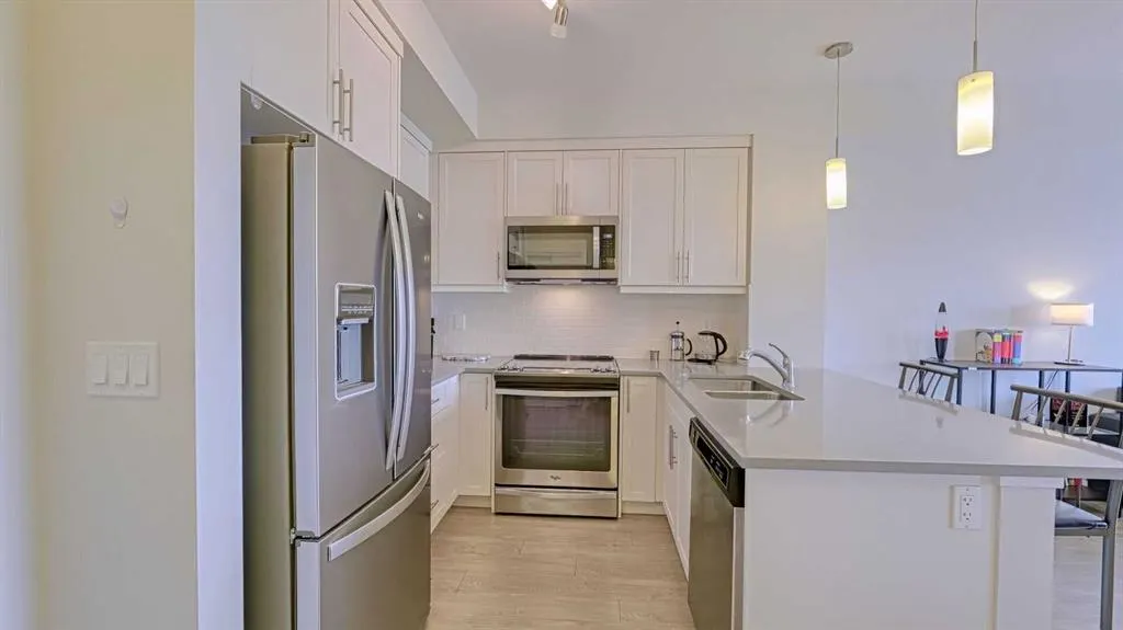 300 Auburn Meadows Manor SE, #403