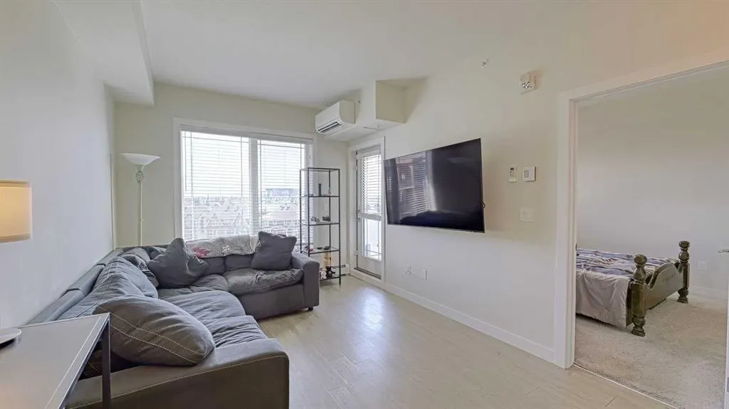 300 Auburn Meadows Manor SE, #403
