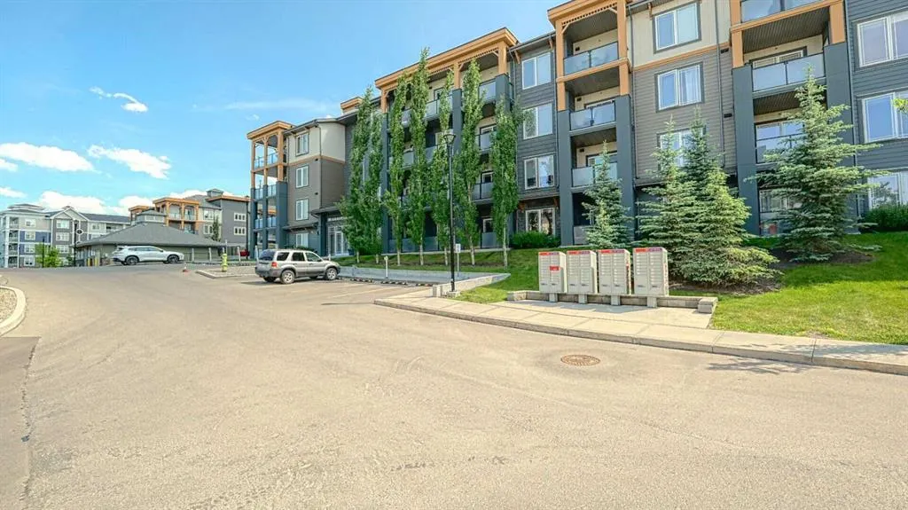 300 Auburn Meadows Manor SE, #403