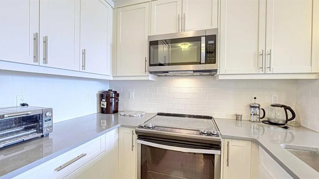 300 Auburn Meadows Manor SE, #403