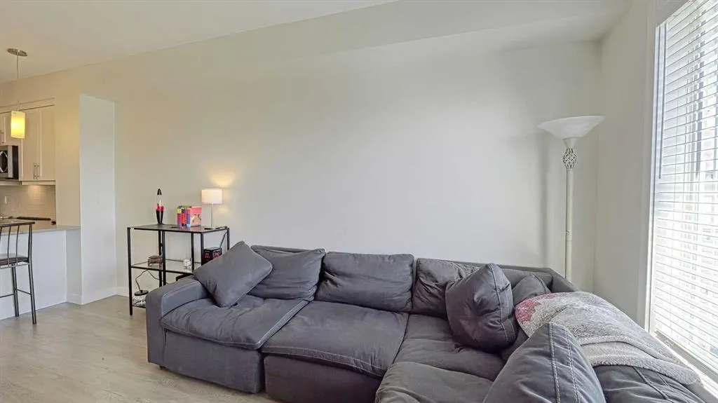 300 Auburn Meadows Manor SE, #403