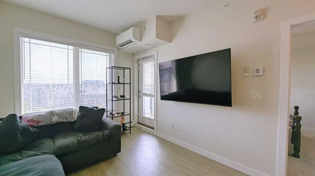 300 Auburn Meadows Manor SE, #403