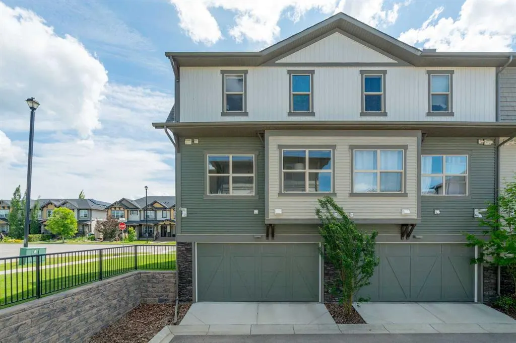 32 Horseshoe Crescent, #301