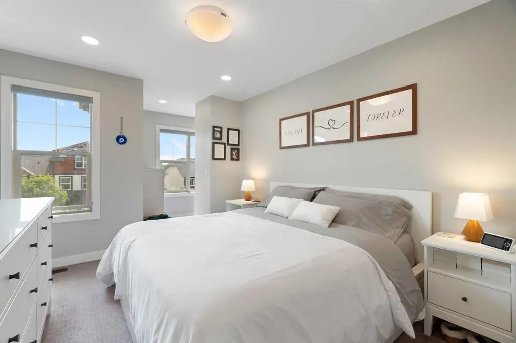 32 Horseshoe Crescent, #301