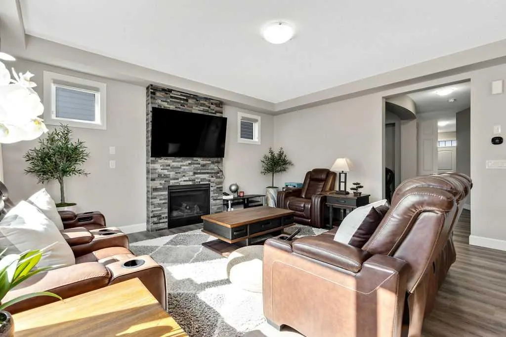 165 Carrington Close NW