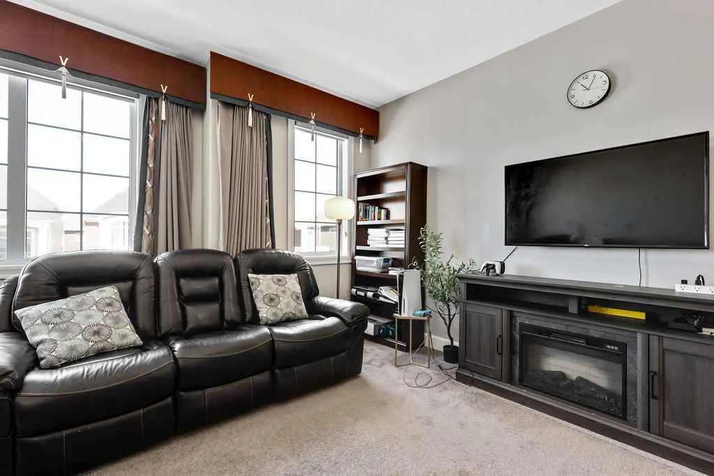 165 Carrington Close NW