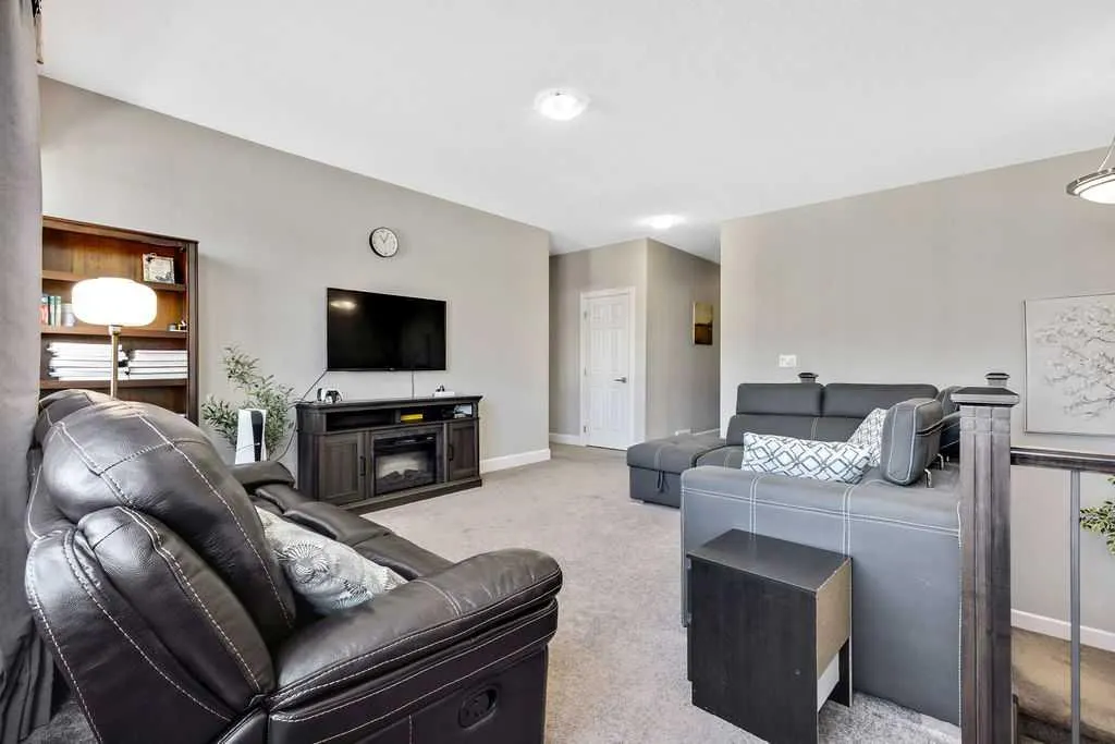 165 Carrington Close NW