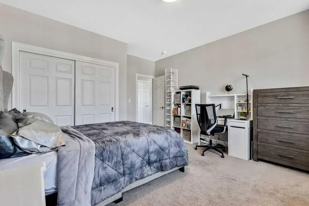165 Carrington Close NW