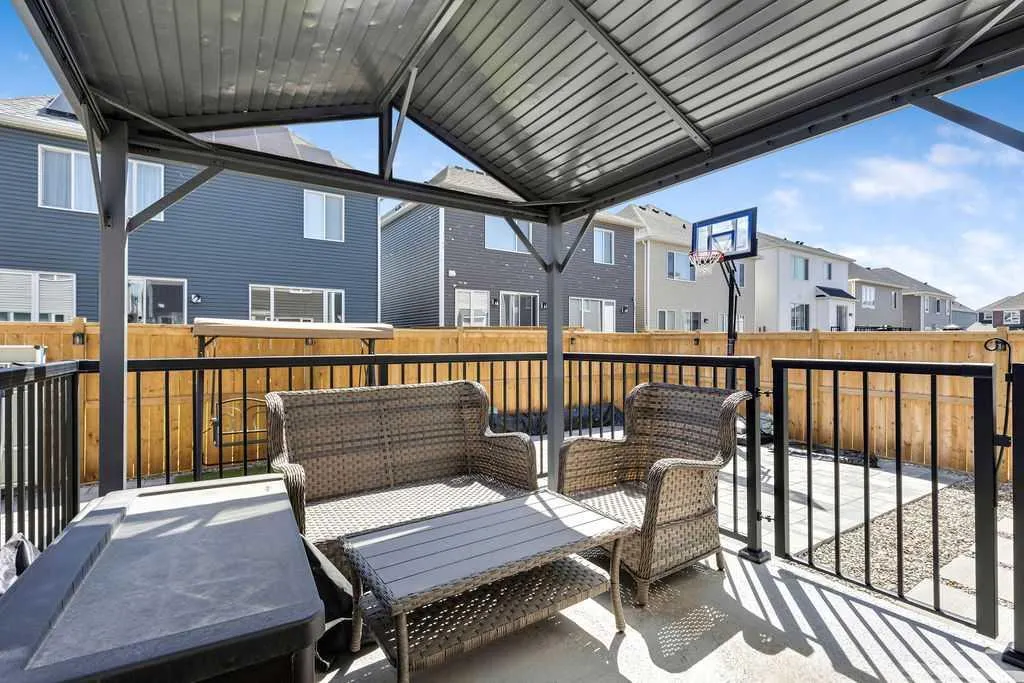 165 Carrington Close NW