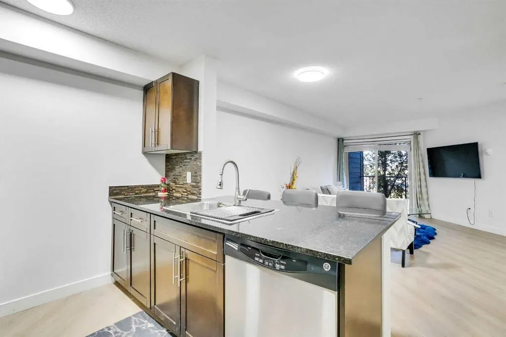 7180 80 Avenue NE, #220