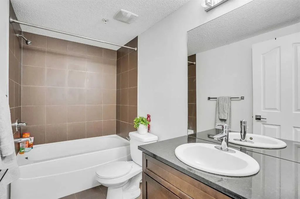 7180 80 Avenue NE, #220