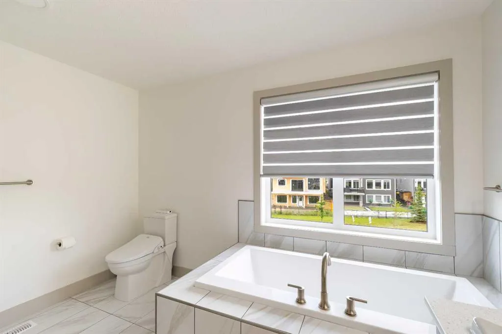 22 Legacy Woods Crescent SE