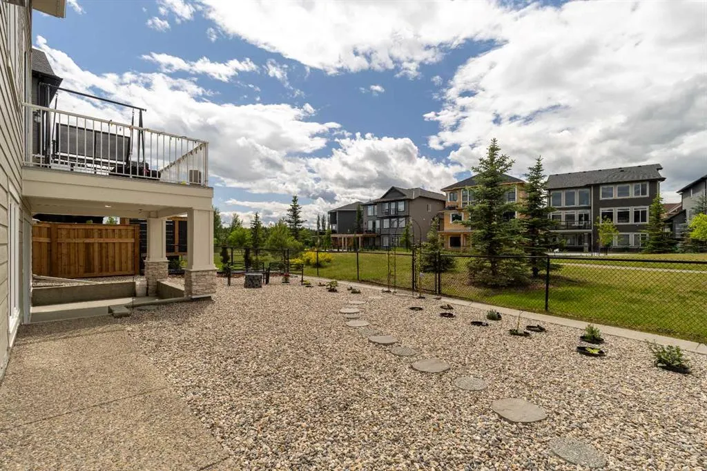 22 Legacy Woods Crescent SE