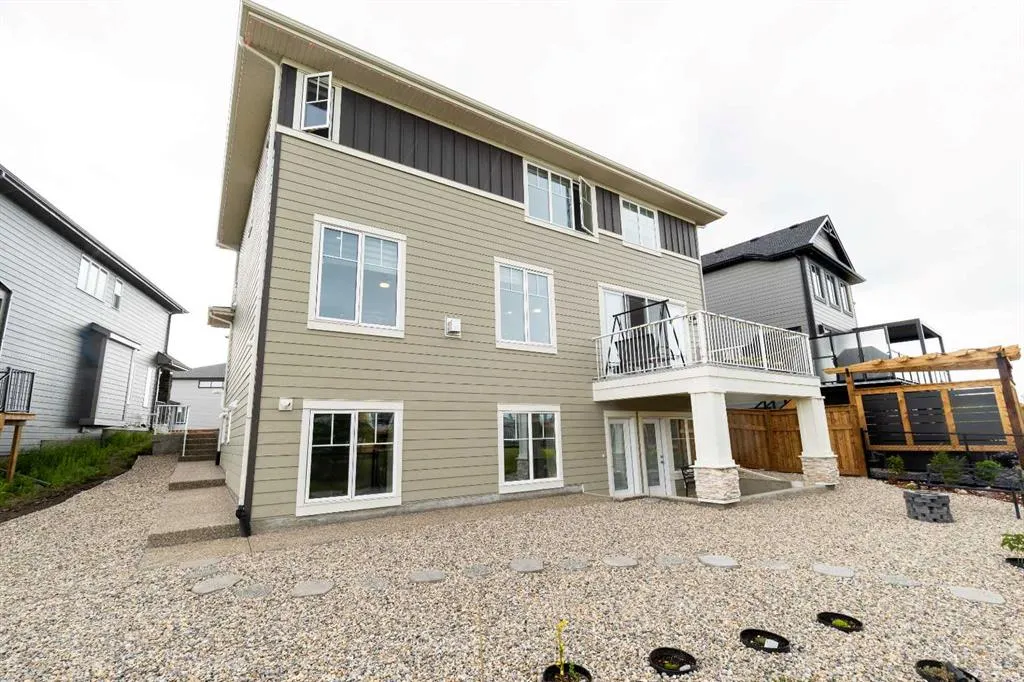 22 Legacy Woods Crescent SE