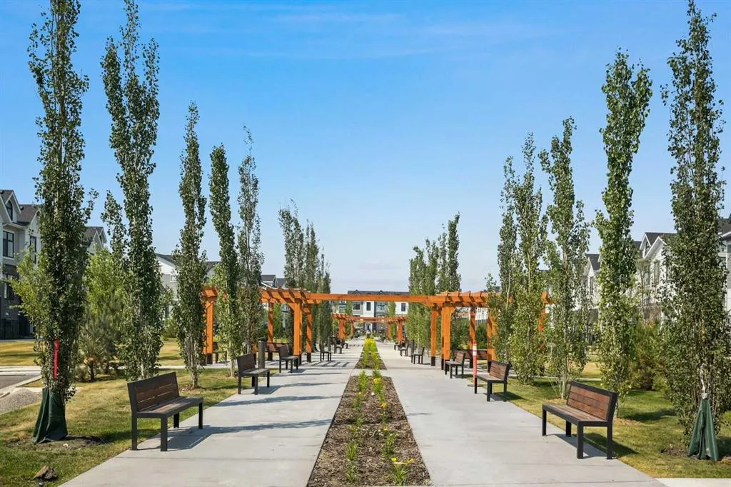 255 Les Jardins Park SE, #422