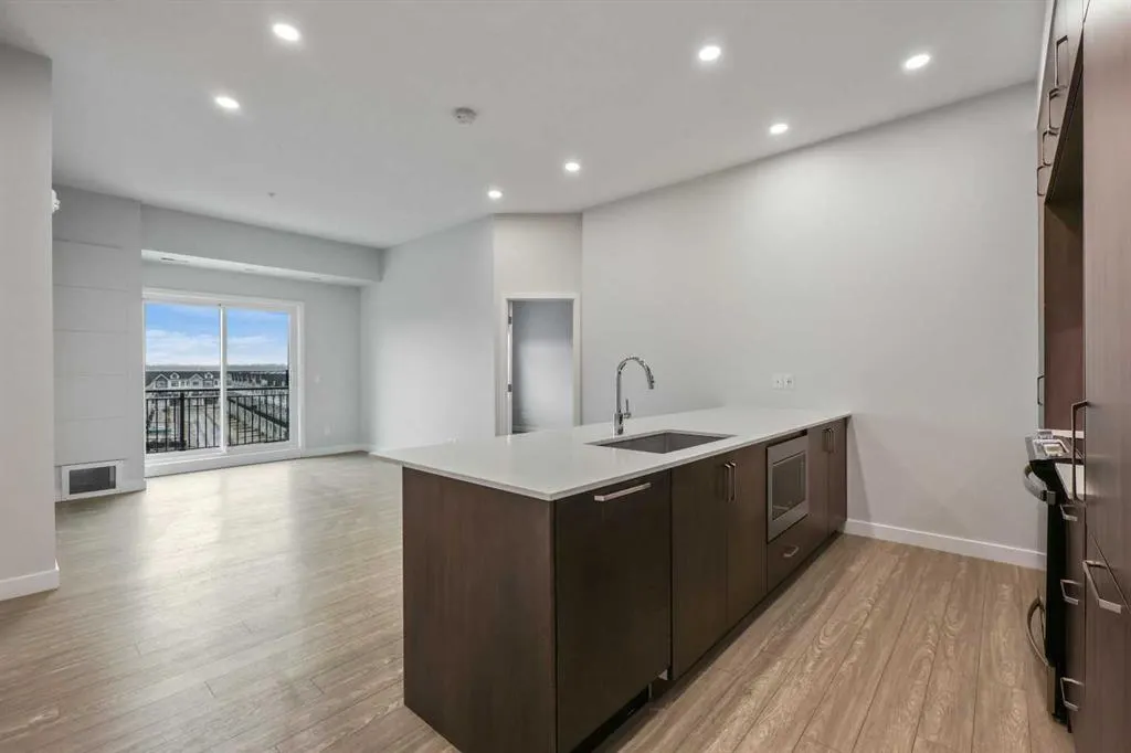 255 Les Jardins Park SE, #422