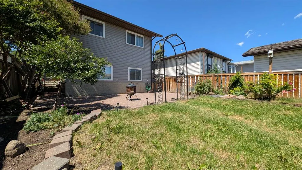 32 Tararidge Drive NE