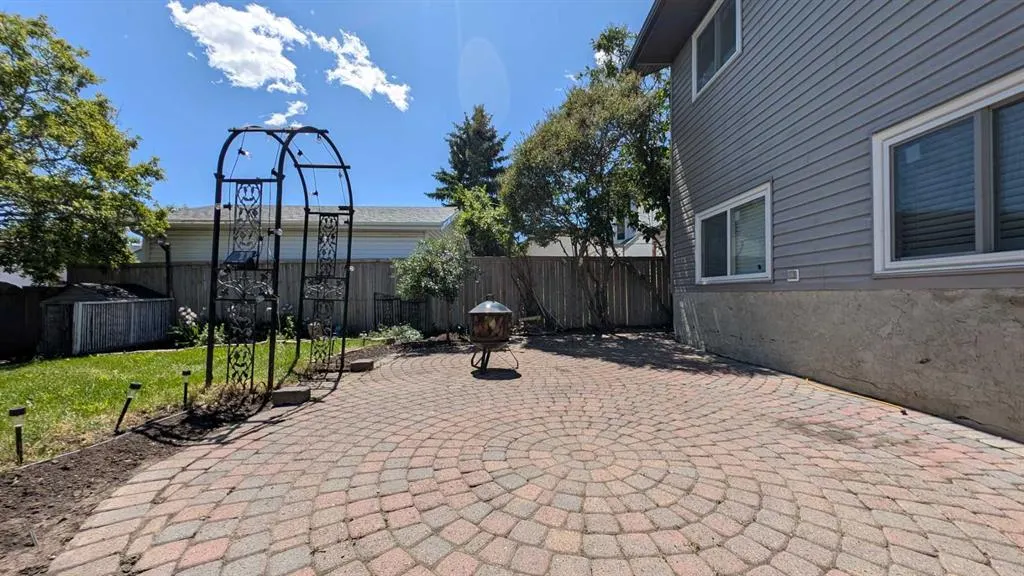 32 Tararidge Drive NE