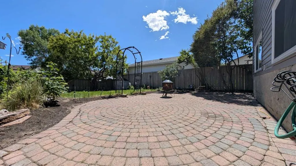 32 Tararidge Drive NE