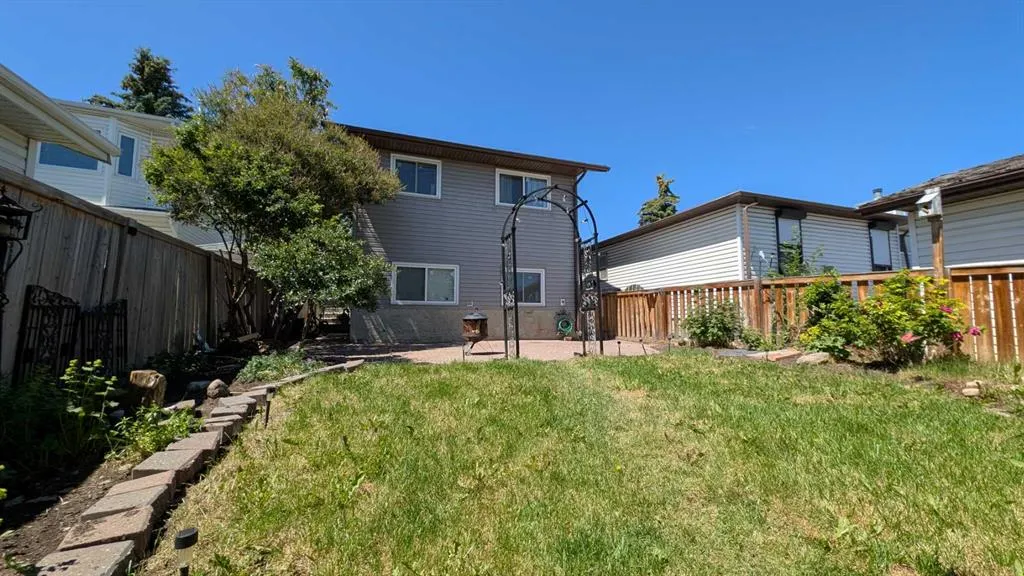 32 Tararidge Drive NE