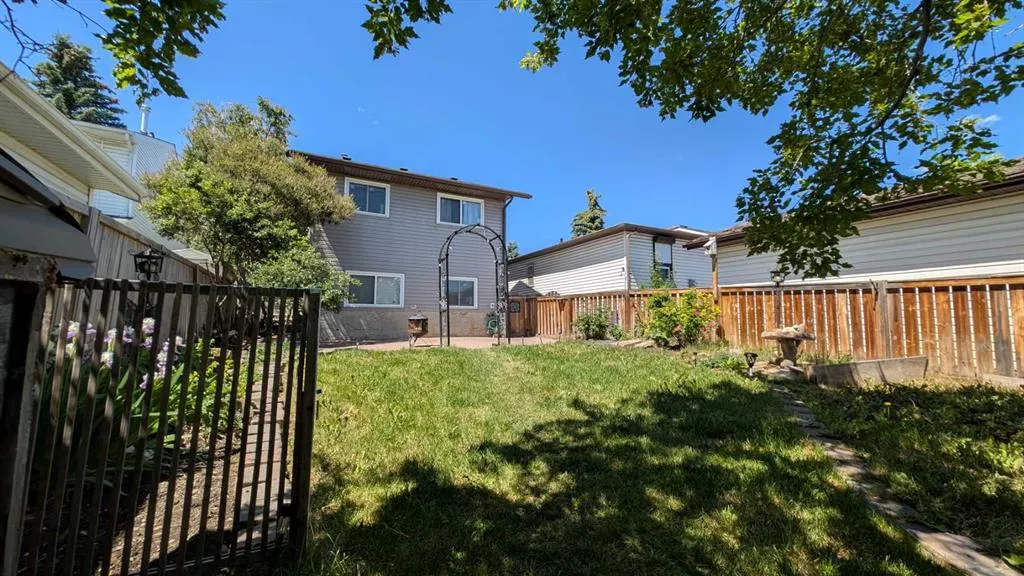 32 Tararidge Drive NE